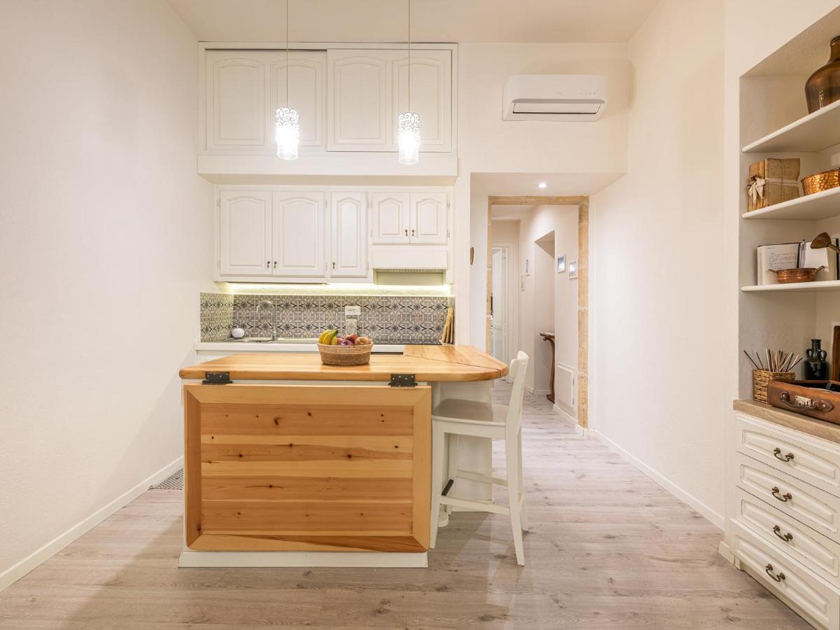 Marco'S Stylish Home In The Heart Of Cagliari Exterior photo